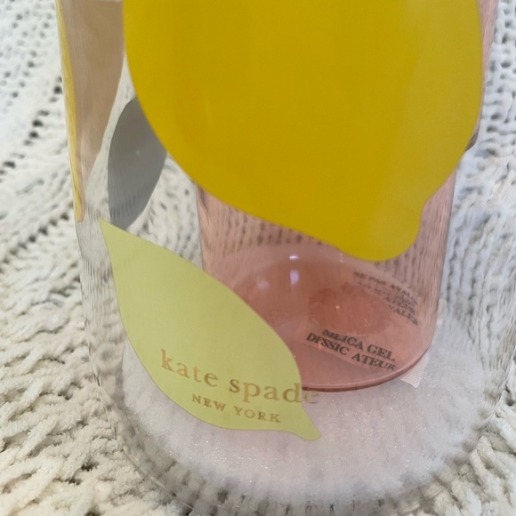 Kate Spade Lemon Pitcher Set w 2 Cups Lemonade Stand Hostess Gift Acrylic NIB - Picture 8 of 9